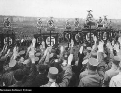 Miniatura: Mit niemieckiej denazyfikacji