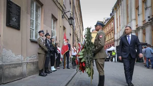 Miniatura: Warszawa: Prezydent oddał hołd Grzegorzowi...