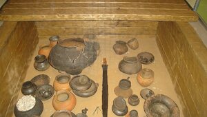 Miniatura: Pochówki kultury łużyckiej znalezione pod...