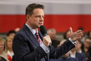 Miniatura: Trzaskowski pod rękę z klimatystyczną...