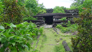 Miniatura: Nan Madol. Wenecja Pacyfiku. Tajemnicze...