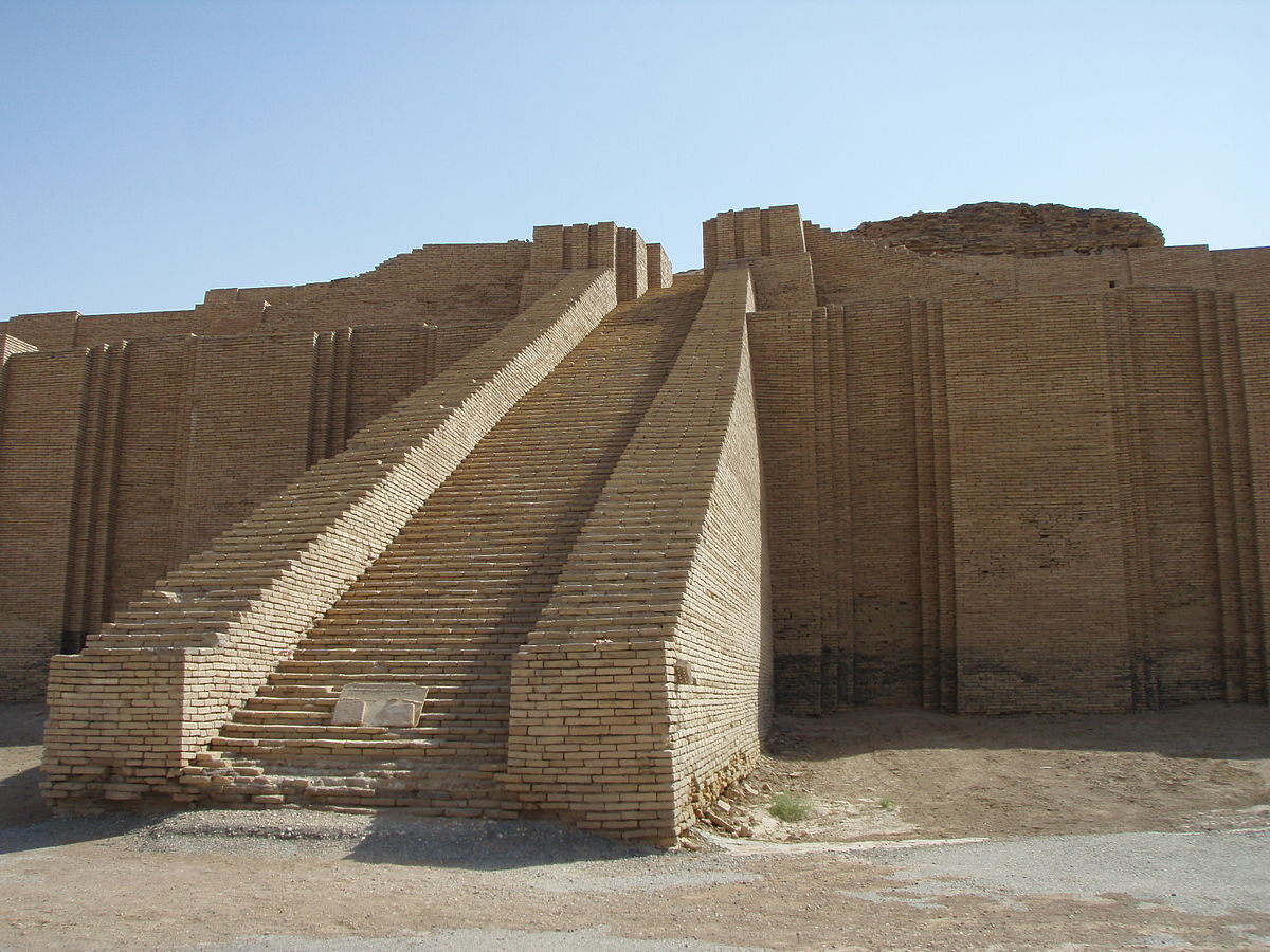 Budowla ta wzniesiona została w starożytnym Sumerze.
