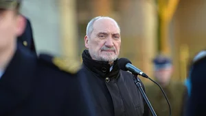 Miniatura: Macierewicz odznaczył kopalnię "Wujek"...