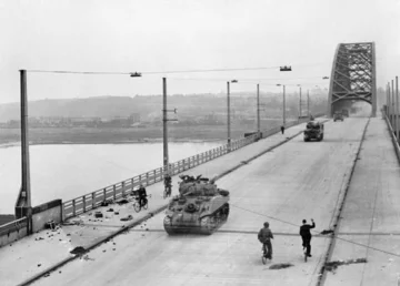 Dowódca polskich spadochroniarzy, który ostrzegał gen. Montgomery'ego przed błędami w czasie bitwy o Arnhem to: