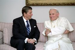 Papież i prezydent kontra sekretarz