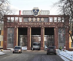 Miniatura: Russo-Bałtem i czerwonym Fordem