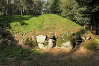 Miniatura: "Polskie piramidy" z Kujaw. Grobowce...