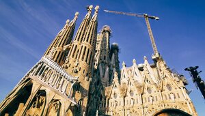 Miniatura: Sagrada Familia. Dzieło życia Gaudiego....