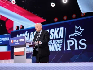 Miniatura: Kto tu kogo kopiuje? PiS – lewicę, czy...