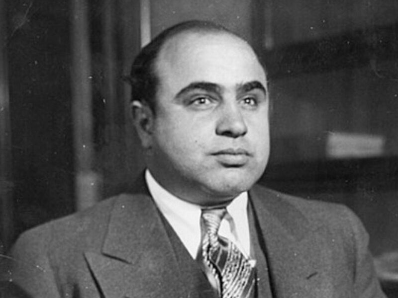 Podatki, walentynki i alkohol. Parę słów o Al Capone