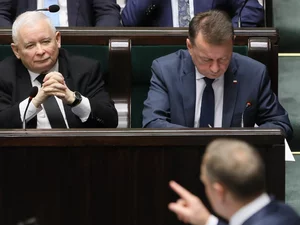 Miniatura: Strategia migracyjna: celny strzał w PiS