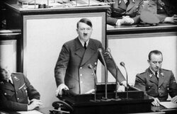 Adolf superstar, czyli skąd się bierze chora fascynacja Hitlerem