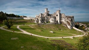 Opuszczone i zrujnowane. Najpiękniejsze ruiny zamków i pałaców w Polsce