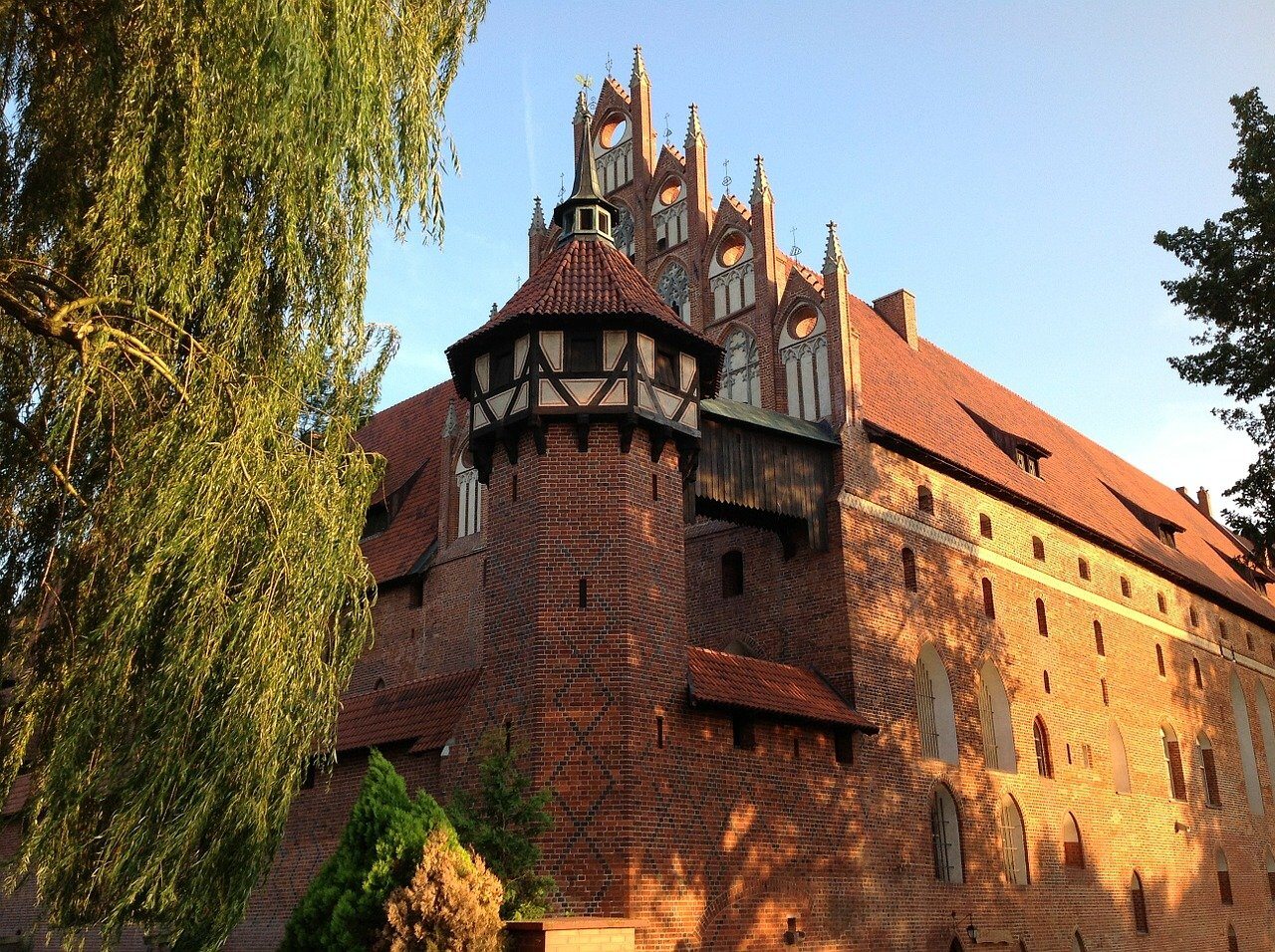 Poniższa fotografia pokazuje zamek w Malborku.