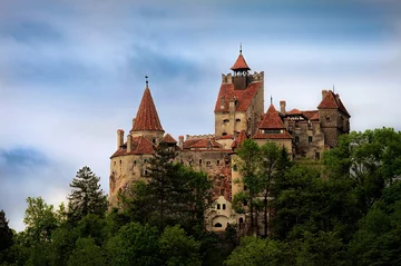 Według legend w tym rumuńskim zamku mieszkał hrabia Dracula. Jest to: