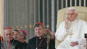 Miniatura: Dlaczego i od kiedy papieże zmieniają...
