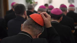 Miniatura: Biskup: Funkcjonariusze gotowi wierzyć są...
