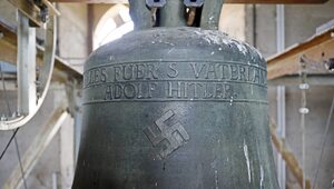 Miniatura: Niemcy: Dzwon Hitlera ze swastyką zostaje...