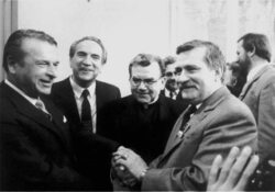 Miniatura: Wałęsa i Grudzień '70. Te dokumenty...