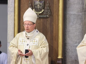 Miniatura: Przeorać ziemię Kościoła