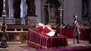 Jak żegnano papieży na przestrzeni dziejów. Czy wszyscy pochowani są w...