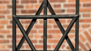 Miniatura: Haniebne ataki na miejsca pamięci. Wśród...