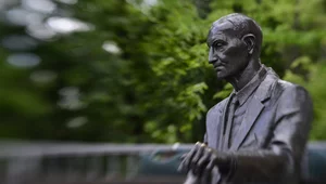 Miniatura: Bił na alarm w sprawie Holocaustu. Na...