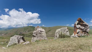 Miniatura: "Śpiewające kamienie" z Armenii....